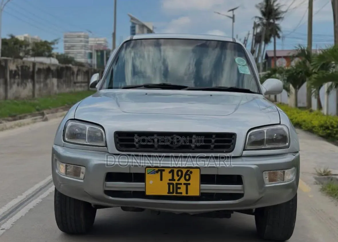 Toyota RAV4 1999 White