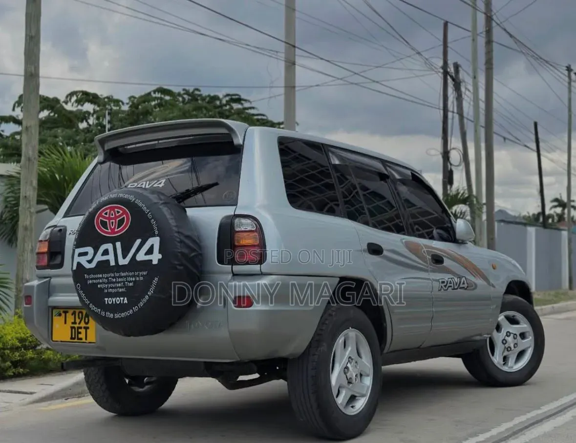 Toyota RAV4 1999 White