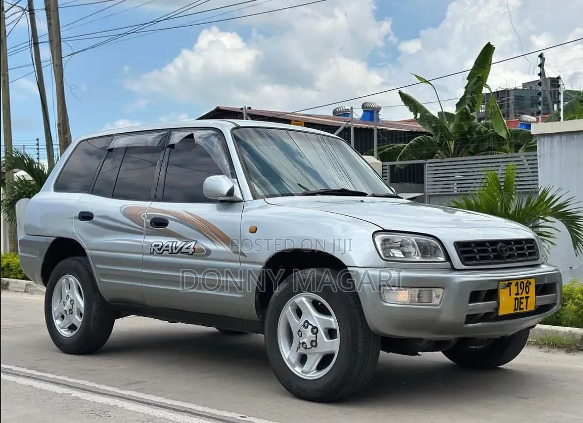 Toyota RAV4 1999 White