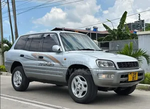 Toyota RAV4 1999 White