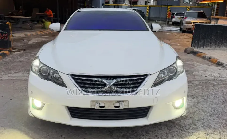 Toyota Mark X 2.5 AWD 2012 Off white