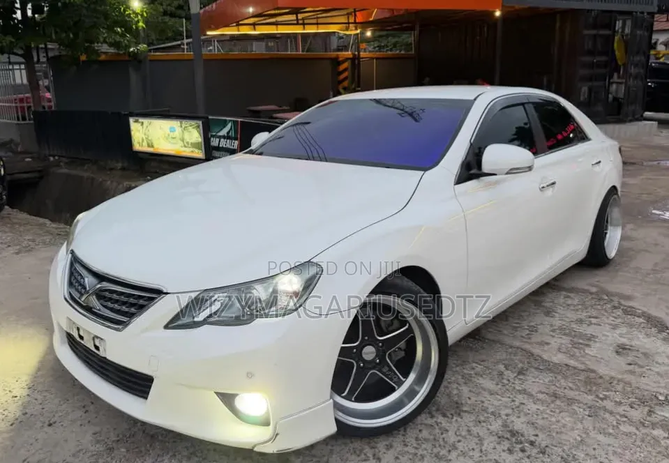 Toyota Mark X 2.5 AWD 2012 Off white