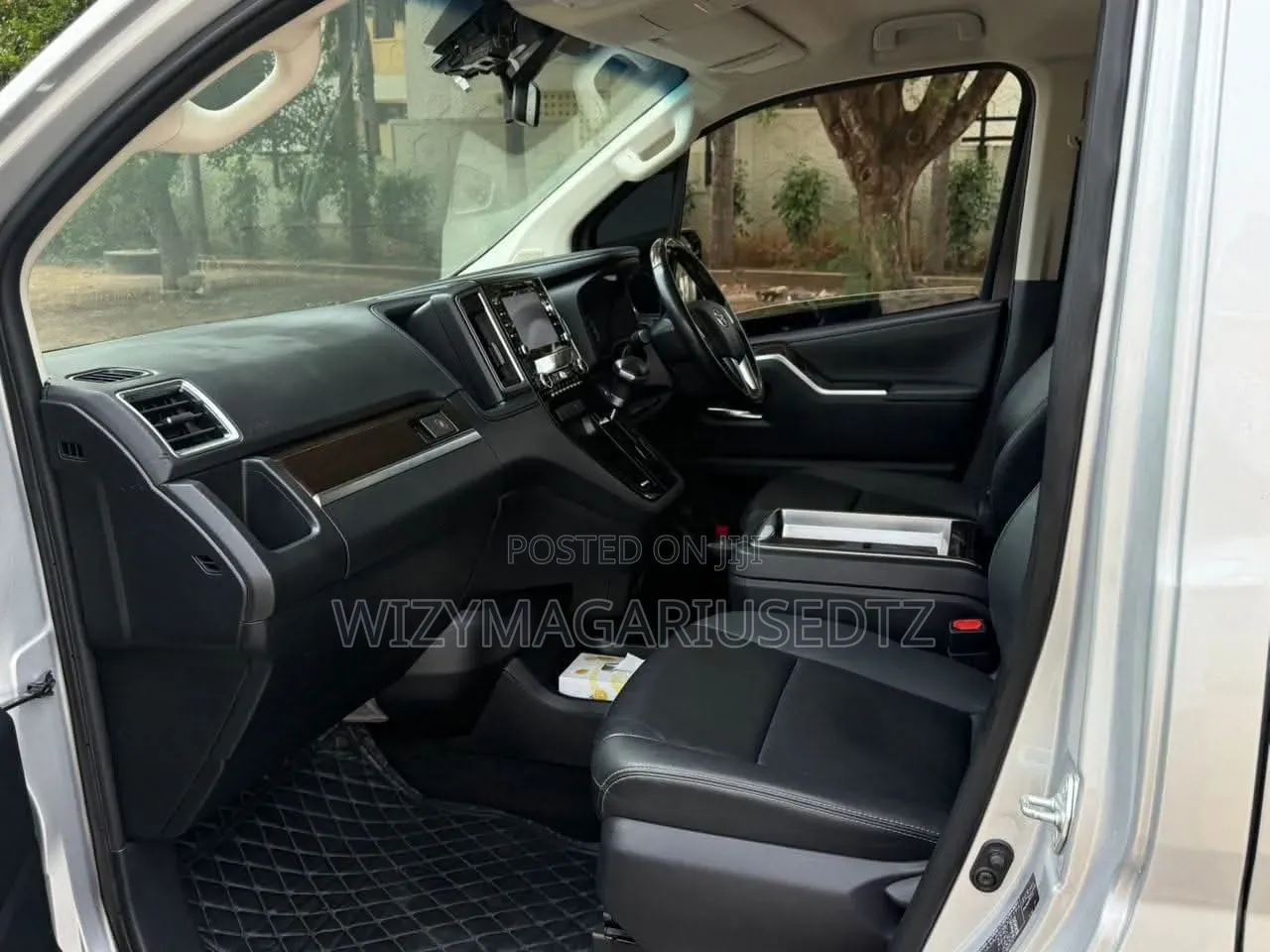 Toyota Quantum 2019 Silver
