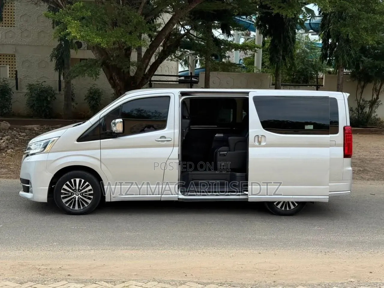 Toyota Quantum 2019 Silver