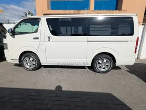 Toyota Quantum 2007 White
