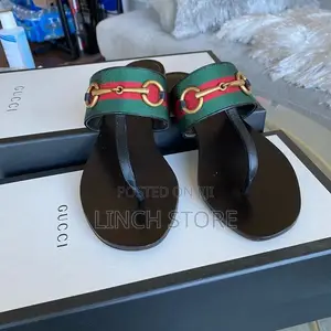 Gucci Slip on Sandals Comes With Bag
