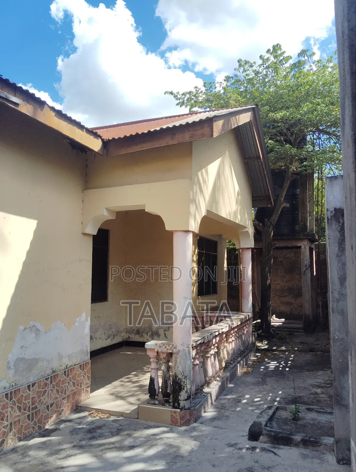 Furnished 14bdrm House in Pugu for sale