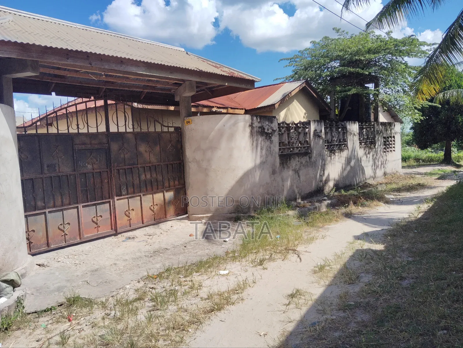 Furnished 14bdrm House in Pugu for sale