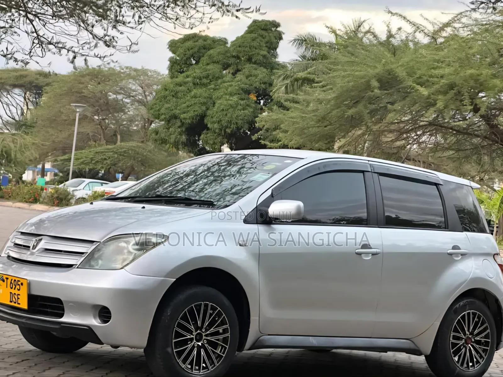 Toyota IST 2003
