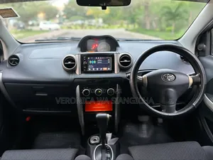 Toyota IST 2003