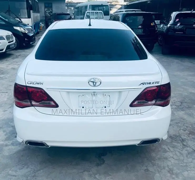 Toyota Crown 2009 White