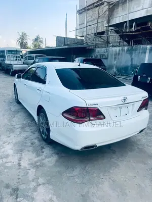 Toyota Crown 2009 White