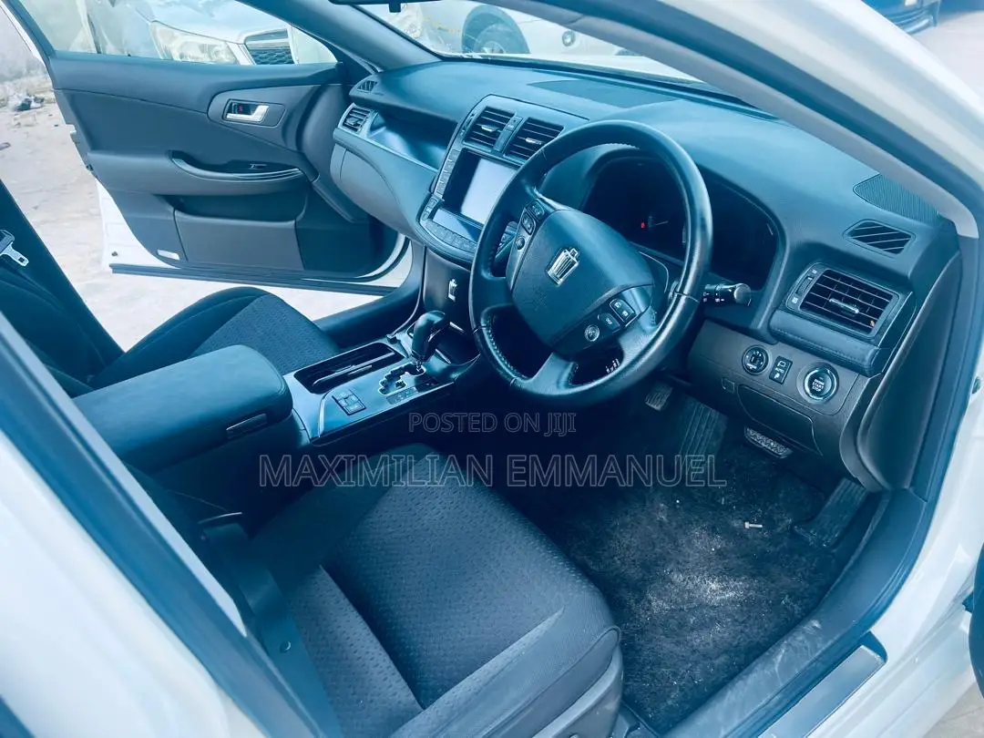 Toyota Crown 2009 White