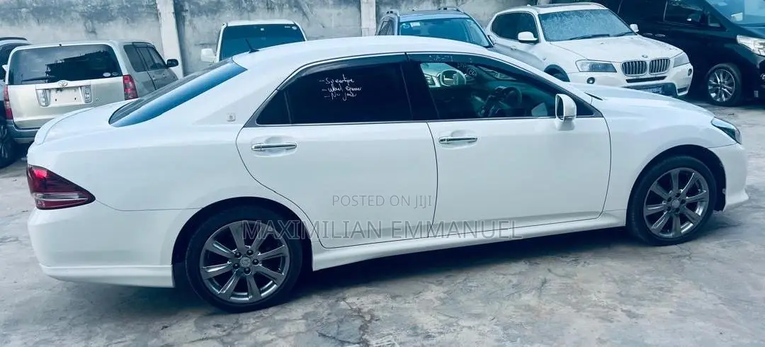 Toyota Crown 2009 White
