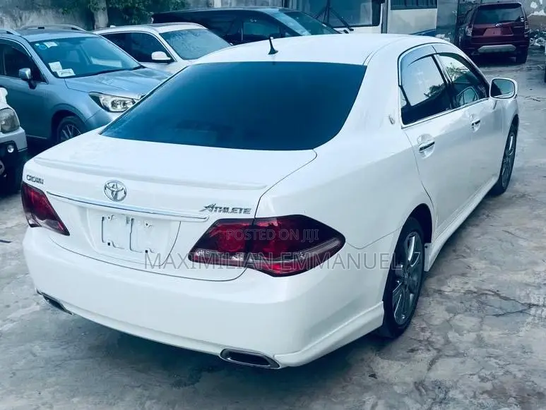 Toyota Crown 2009 White