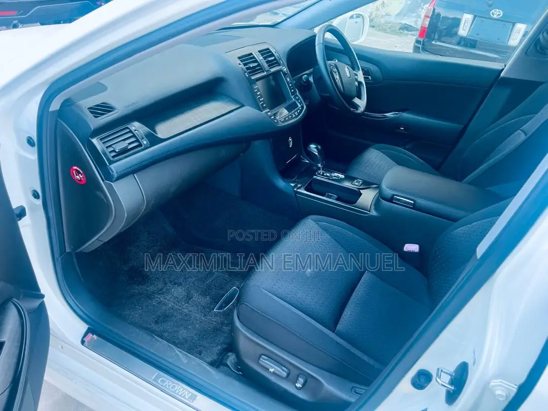 Toyota Crown 2009 White