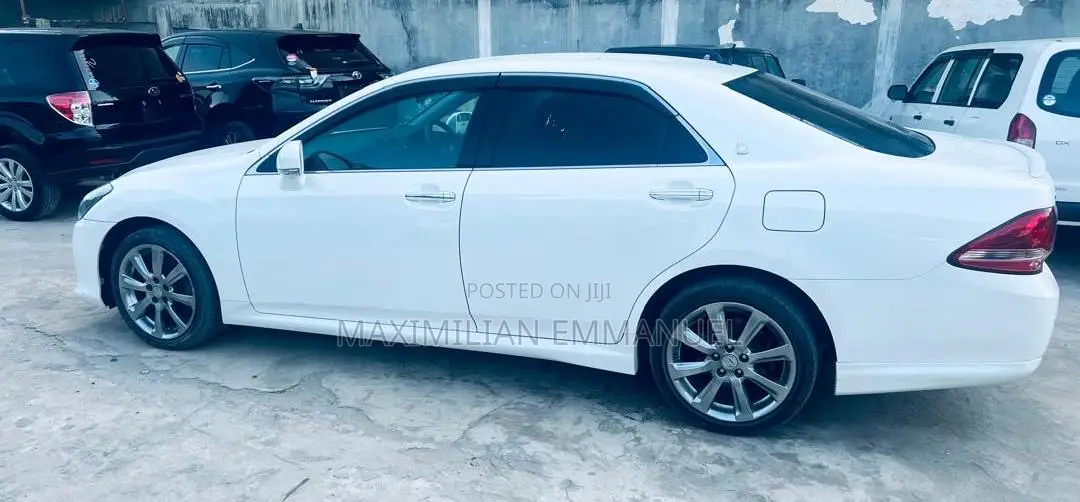 Toyota Crown 2009 White