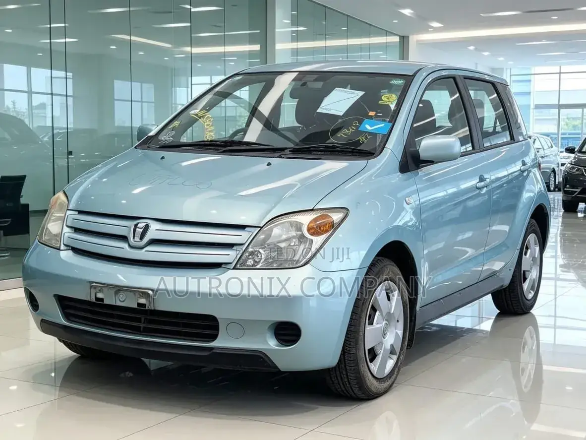 Toyota IST 2003