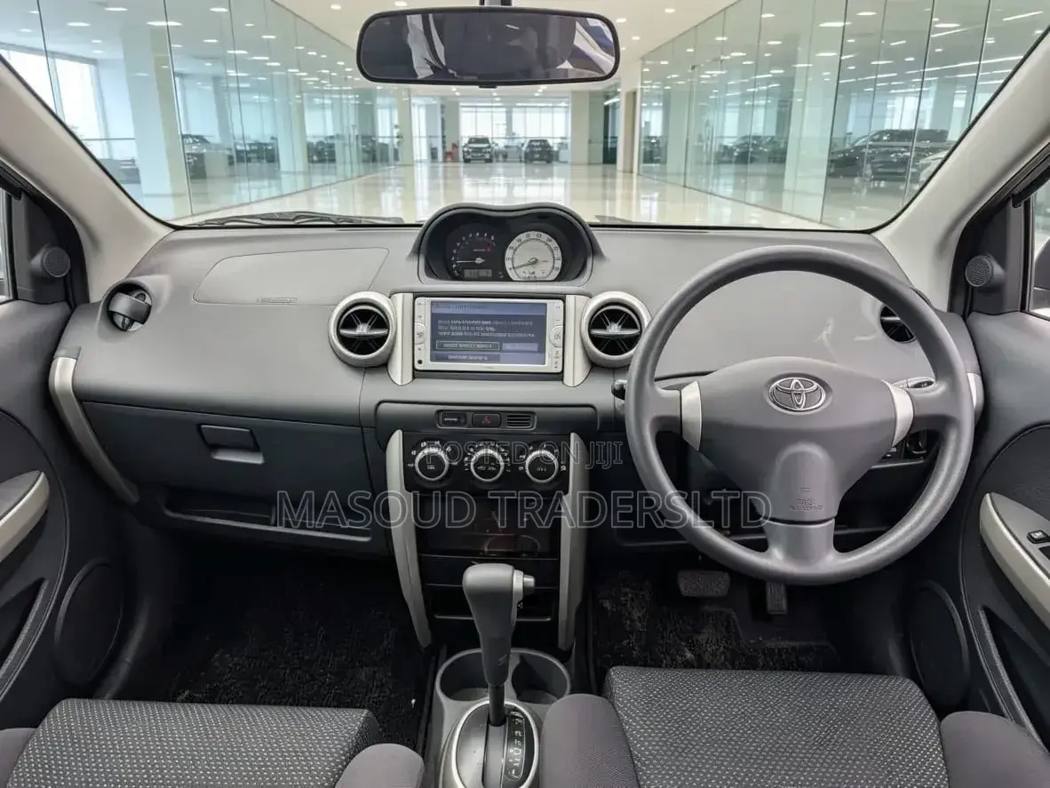Toyota IST 2003
