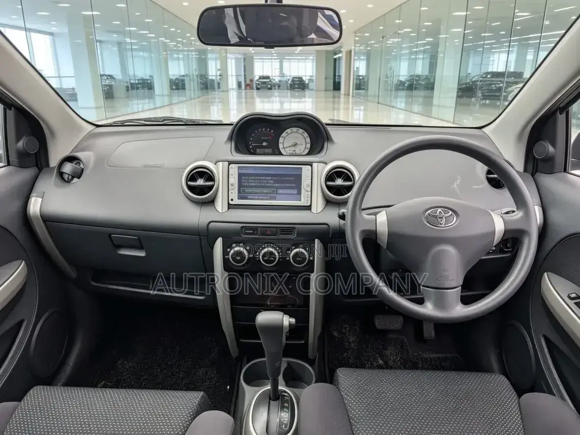 Toyota IST 2003