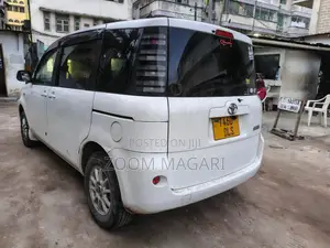Toyota Sienta 2006 White