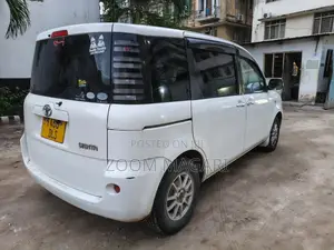 Toyota Sienta 2006 White