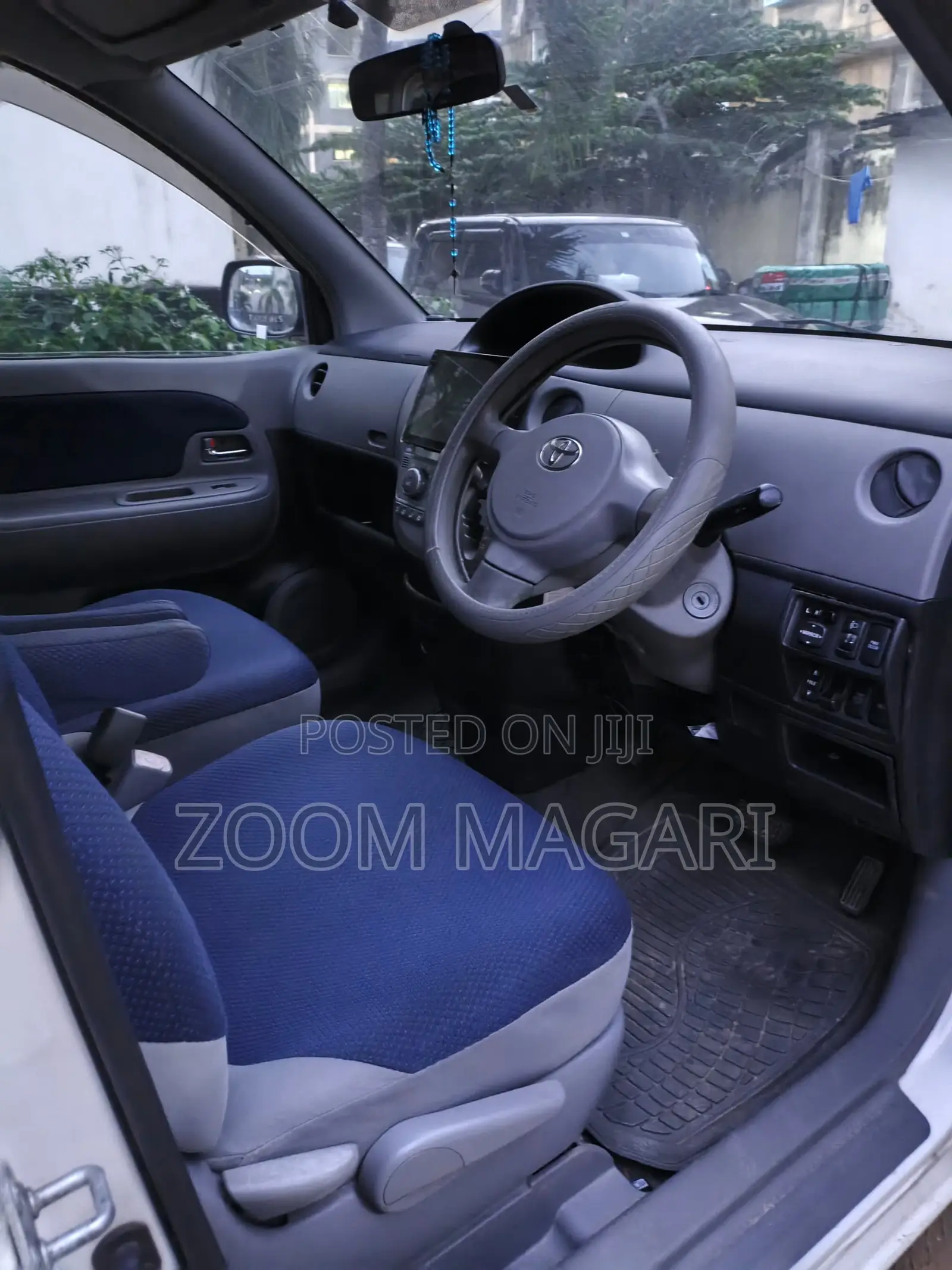 Toyota Sienta 2006 White
