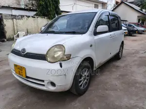 Toyota Sienta 2006 White