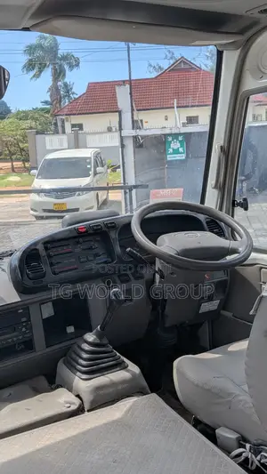 Toyota Coaster 2005 Yellow