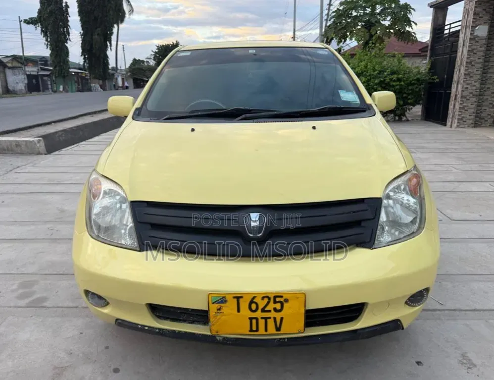 Toyota IST 2003 Yellow