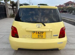 Toyota IST 2003 Yellow
