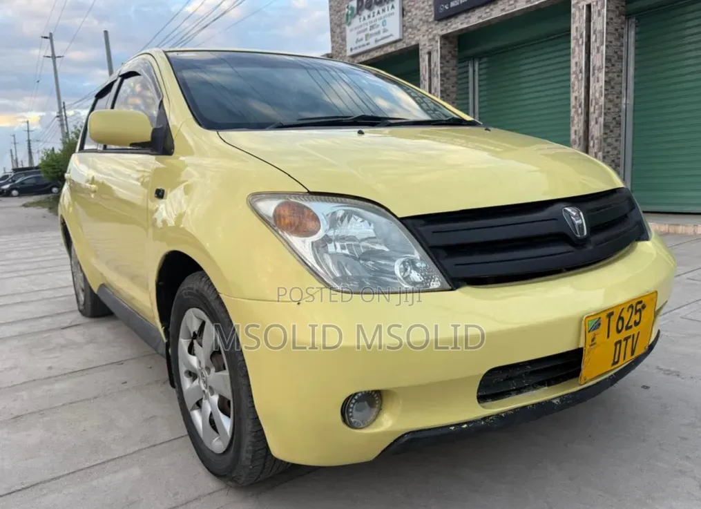 Toyota IST 2003 Yellow