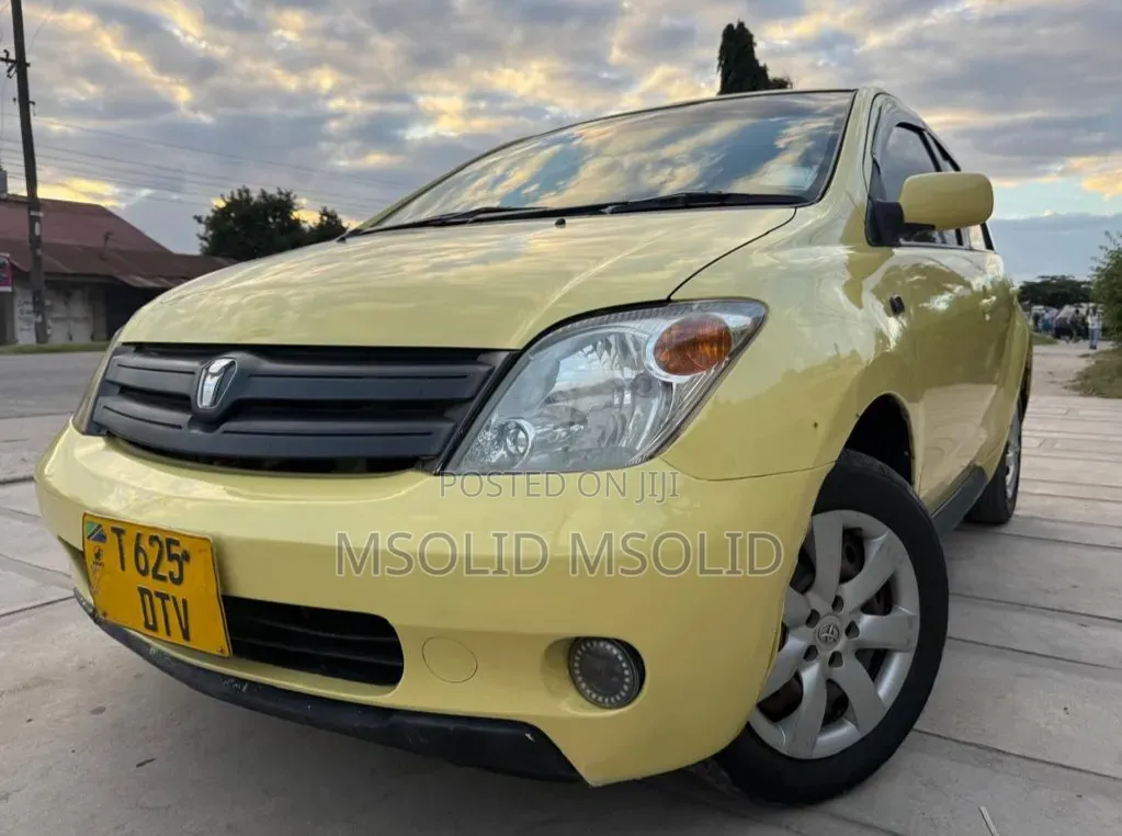 Toyota IST 2003 Yellow