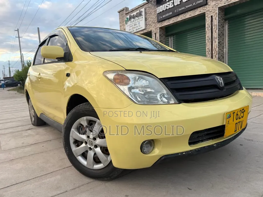 Toyota IST 2003 Yellow
