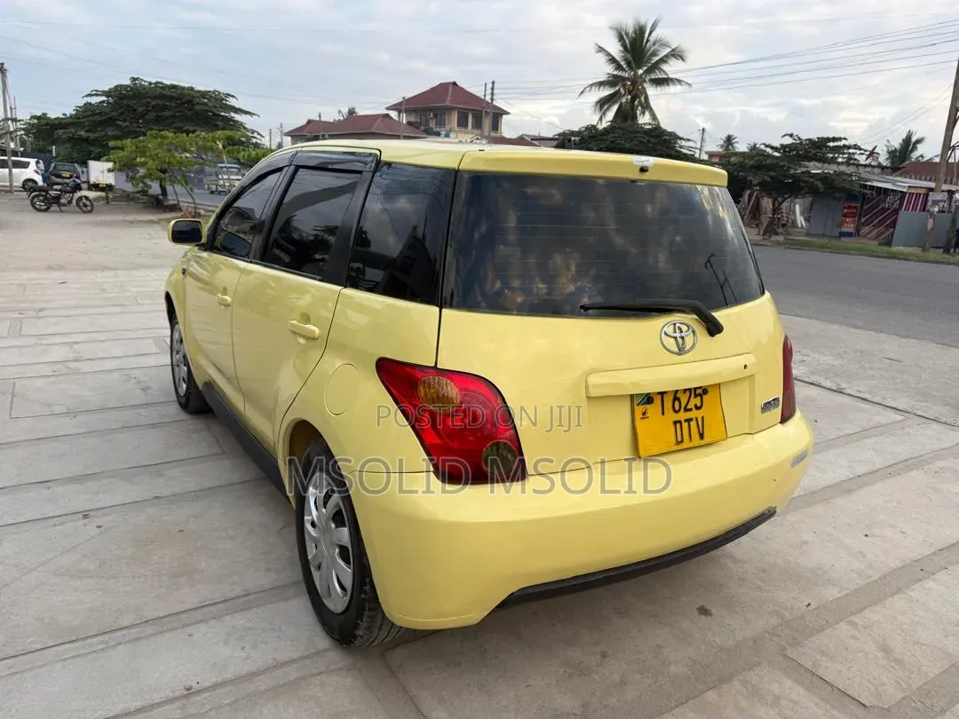 Toyota IST 2003 Yellow