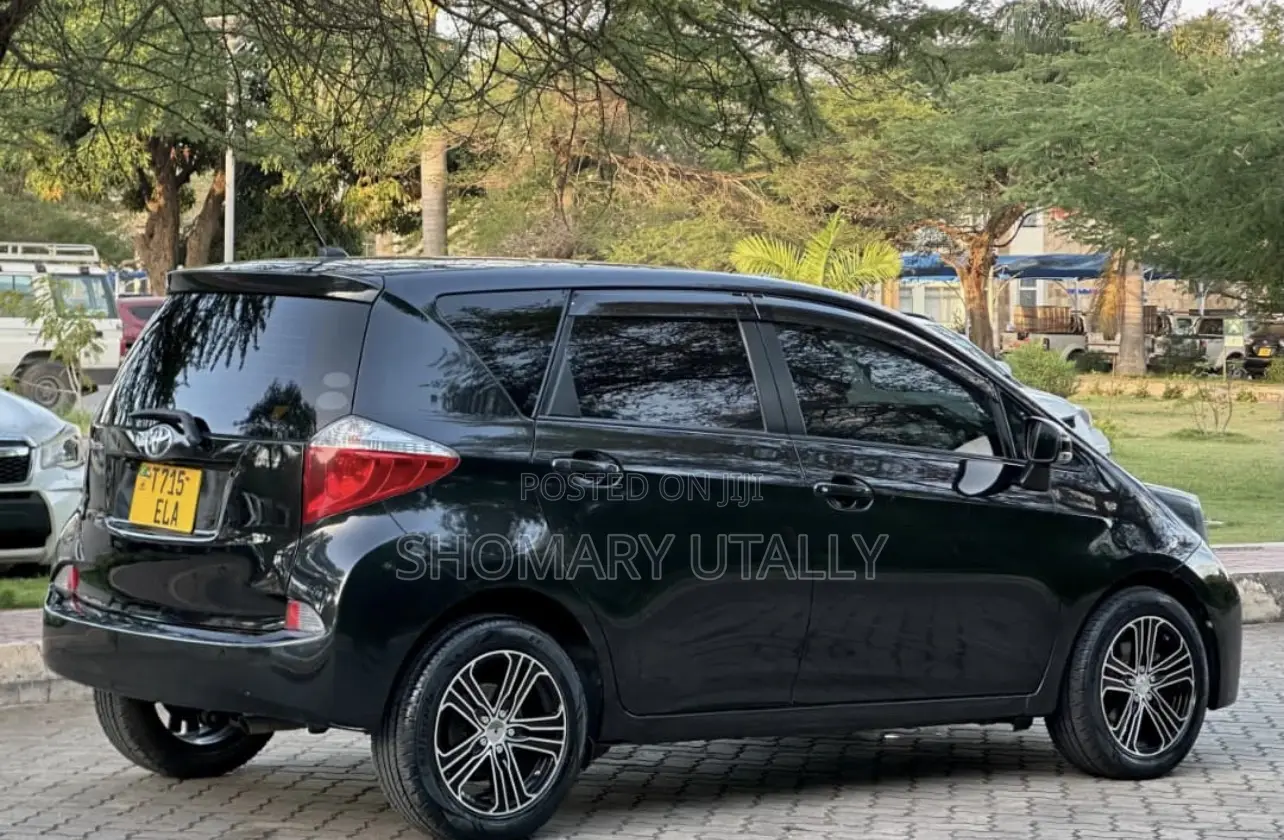 Toyota Ractis 2012 Black