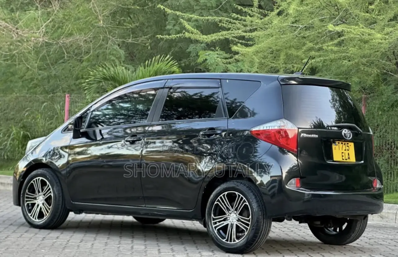 Toyota Ractis 2012 Black