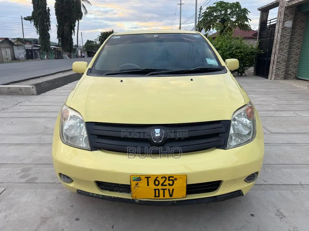 Toyota IST 2003 Yellow