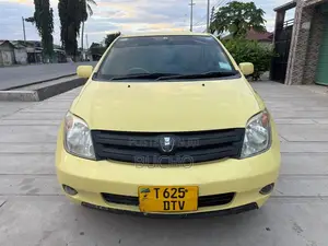 Toyota IST 2003 Yellow