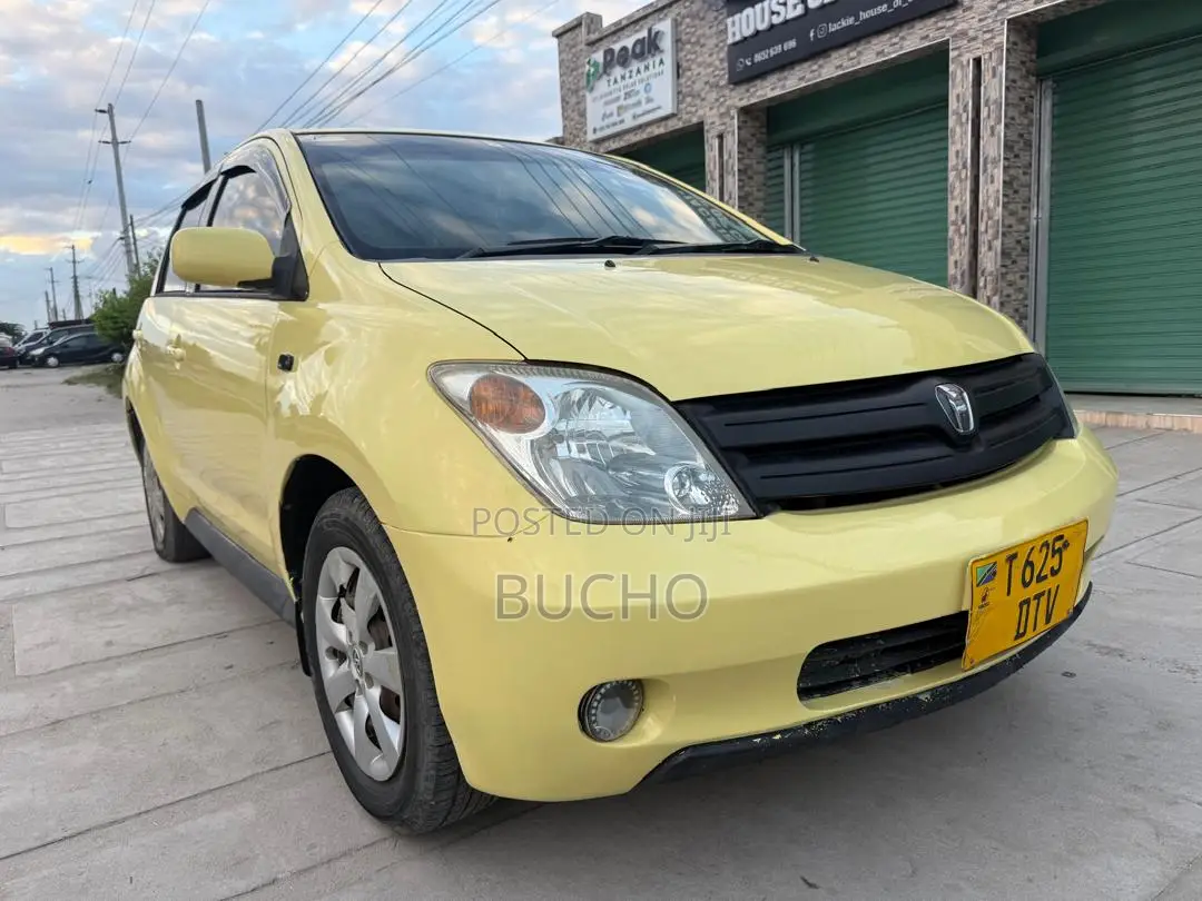 Toyota IST 2003 Yellow