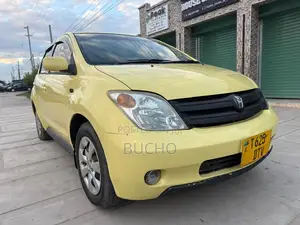 Toyota IST 2003 Yellow