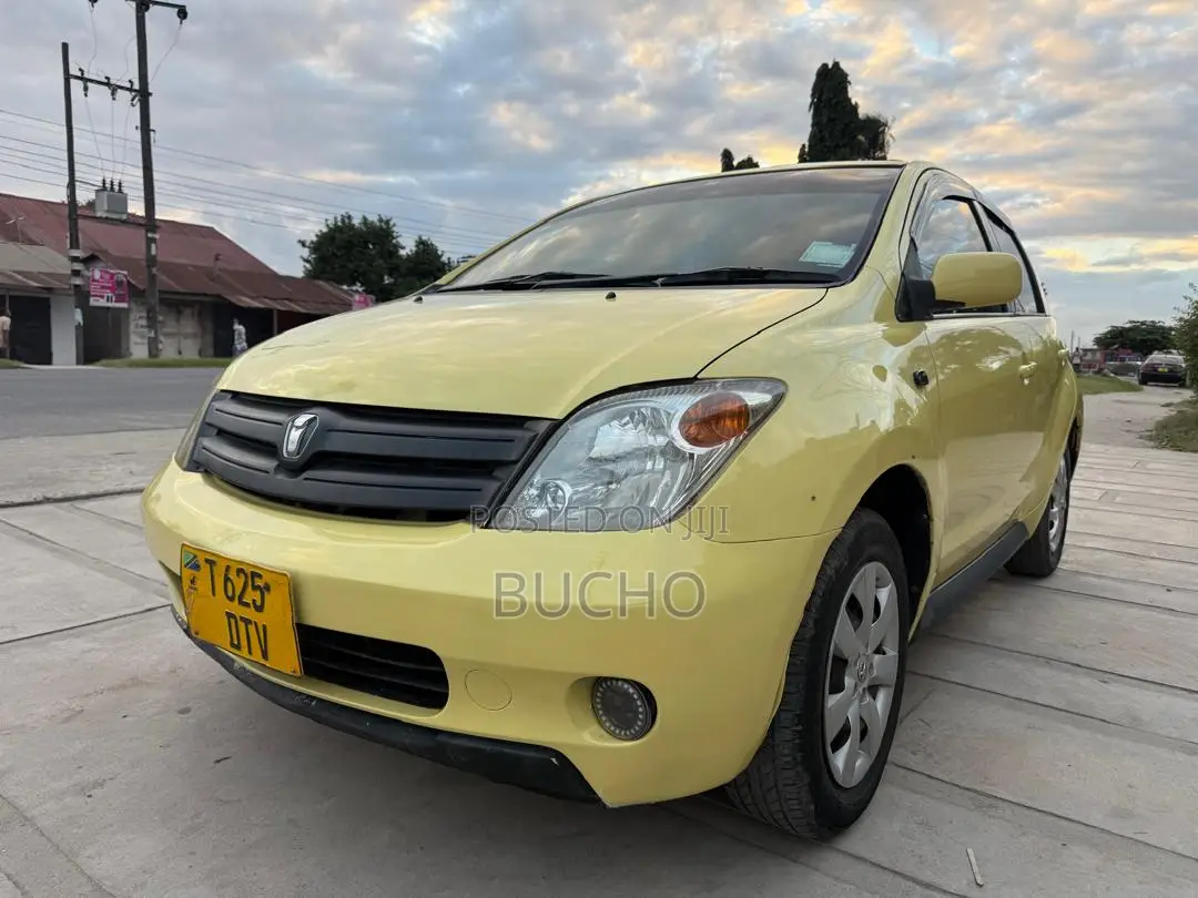 Toyota IST 2003 Yellow