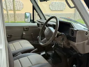 Toyota Land Cruiser 2005 White
