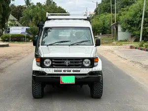 Toyota Land Cruiser 2005 White