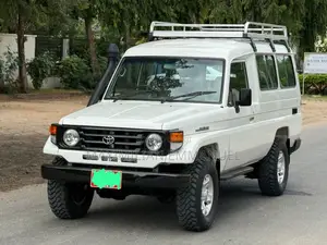 Toyota Land Cruiser 2005 White