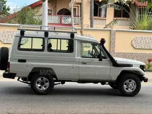 Toyota Land Cruiser 2005 White