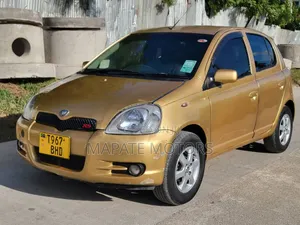 Toyota Vitz 1.5 FWD 5dr 2003 Gold