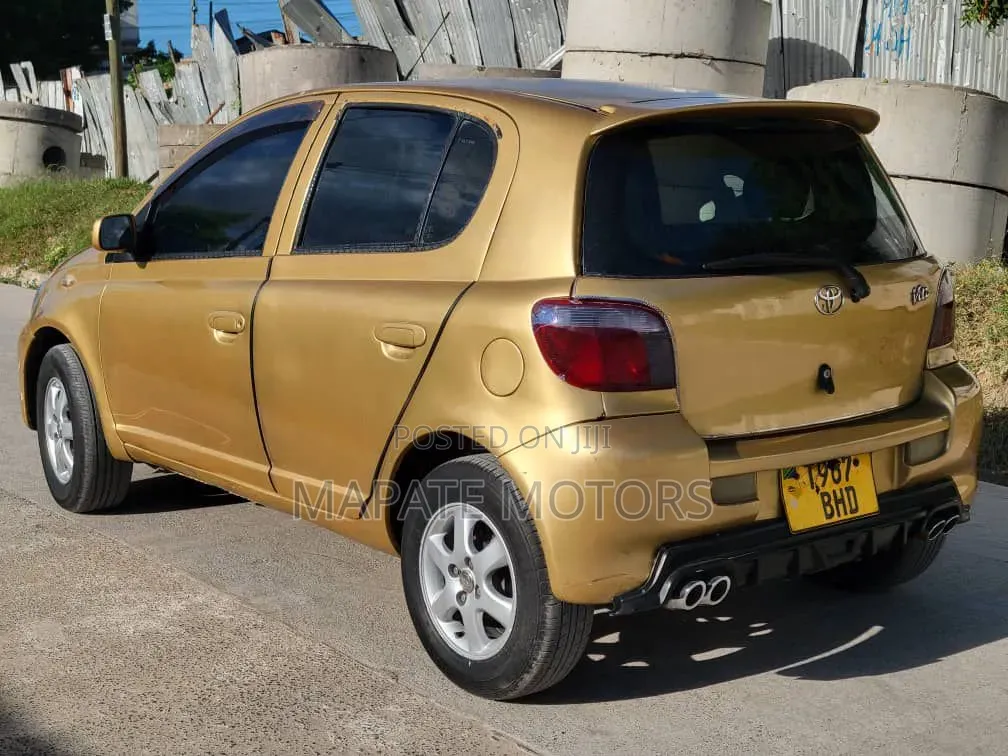 Toyota Vitz 1.5 FWD 5dr 2003 Gold