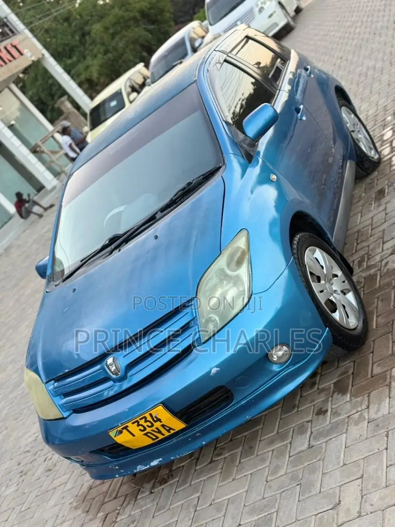 Toyota IST 2004 Blue