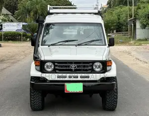 Toyota Land Cruiser 2005 White